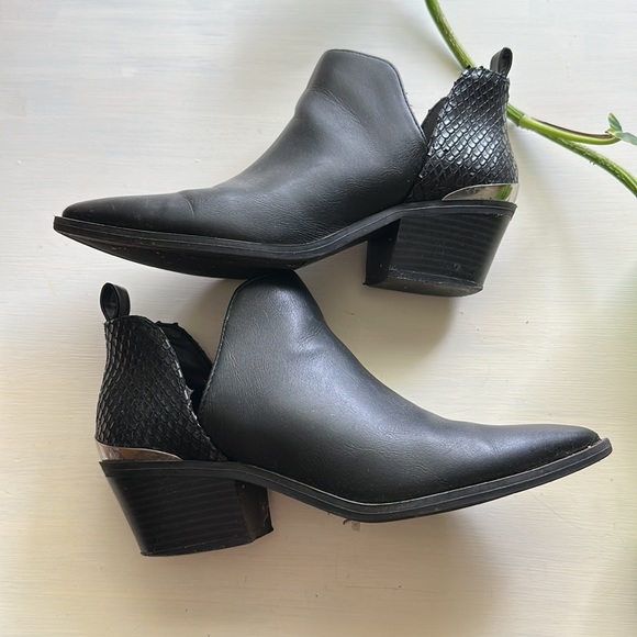 Express Shoes Express Faux Leather Black Textile Western Style